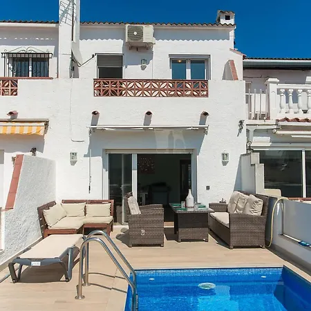 Holiday home Welcs Casa 242 Emp Con Terraza Y Acceso Al Muelle Empuriabrava